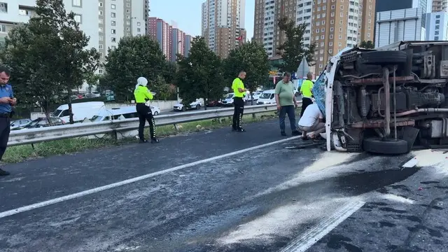 Esenyurt ta 11 araç birbirine girdi: 2 si ağır 6 yaralı var! 8