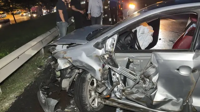 Esenyurt ta 11 araç birbirine girdi: 2 si ağır 6 yaralı var! 4