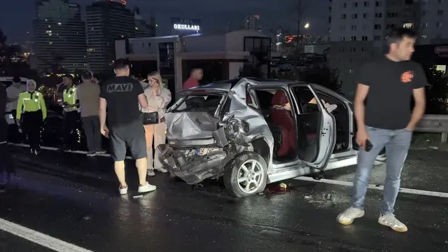 Esenyurt ta 11 araç birbirine girdi: 2 si ağır 6 yaralı var! 2