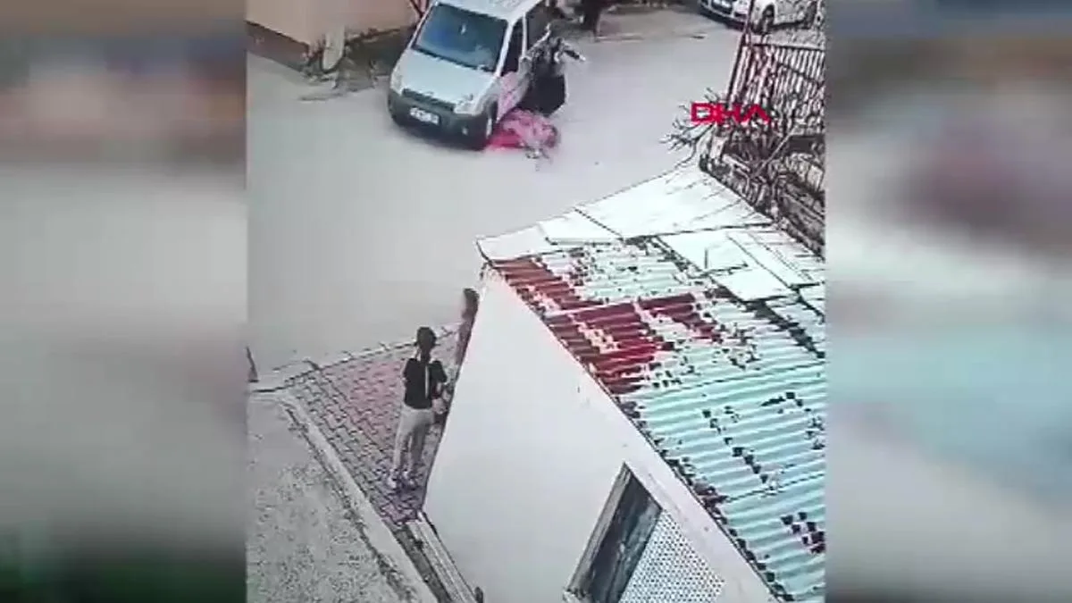 Eşini Ezen Adam, Güvenlik Kamerasında!