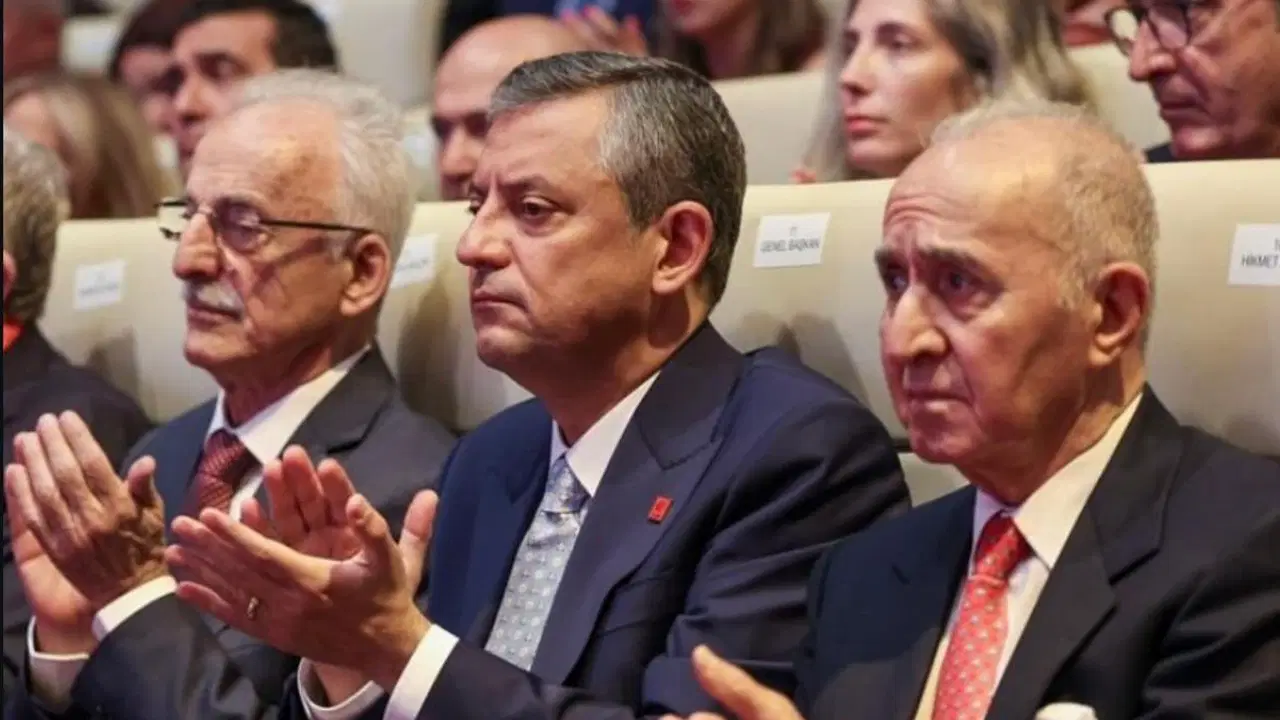 Eski CHP Lideri’nden Özgür Özel’e Destek!