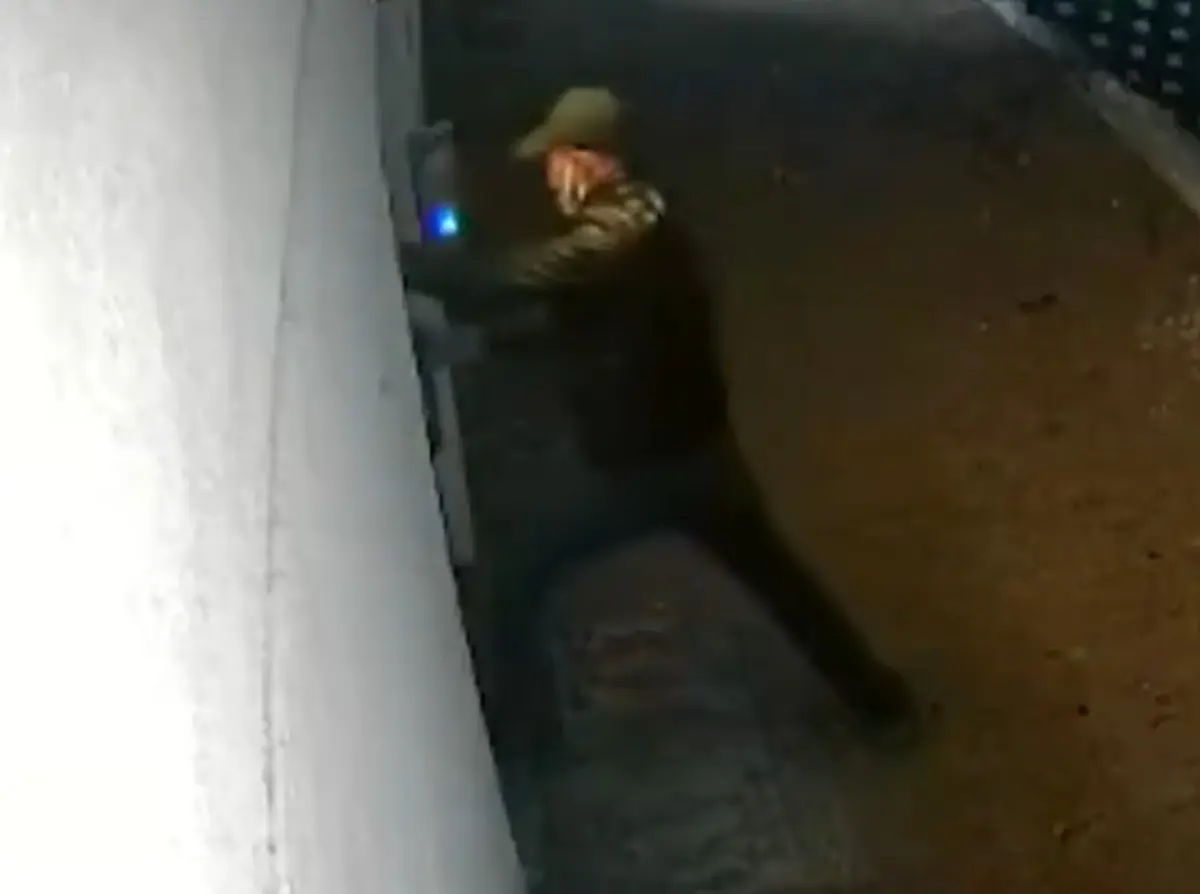 Yere yatırıp, parke taşıyla defalarca kafasına vurdu! Korkunç anlar 2