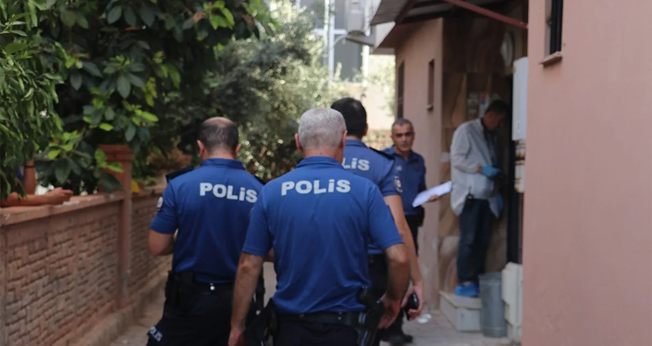Eski Sevgiliye Bıçaklı Saldırı: İki Yaralı