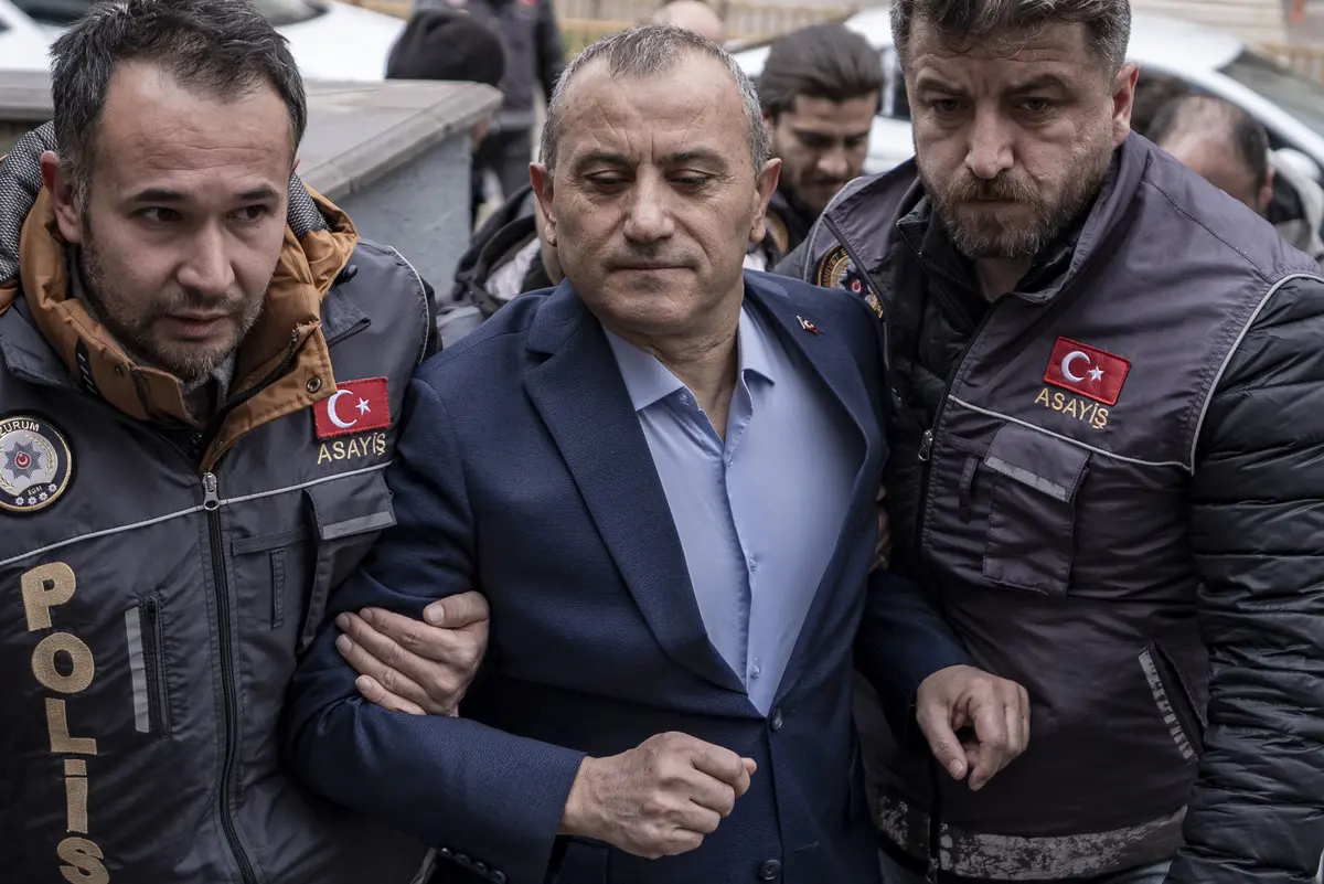 Eski Vali Tuncay Sonel bir günde 40 iş yeri almış! Emekli öğretmen eşinin aylık geliri 900 bin TL 3