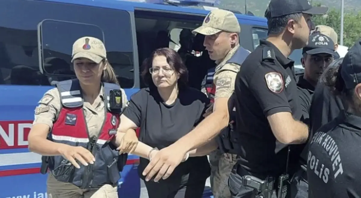 Eski Vali Tuncay Sonel bir günde 40 iş yeri almış! Emekli öğretmen eşinin aylık geliri 900 bin TL 2