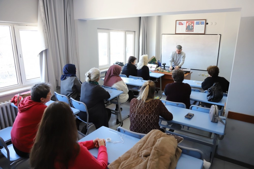Eskişehir’de Kadınlara Evde Tamir Eğitimi Tamamlandı
