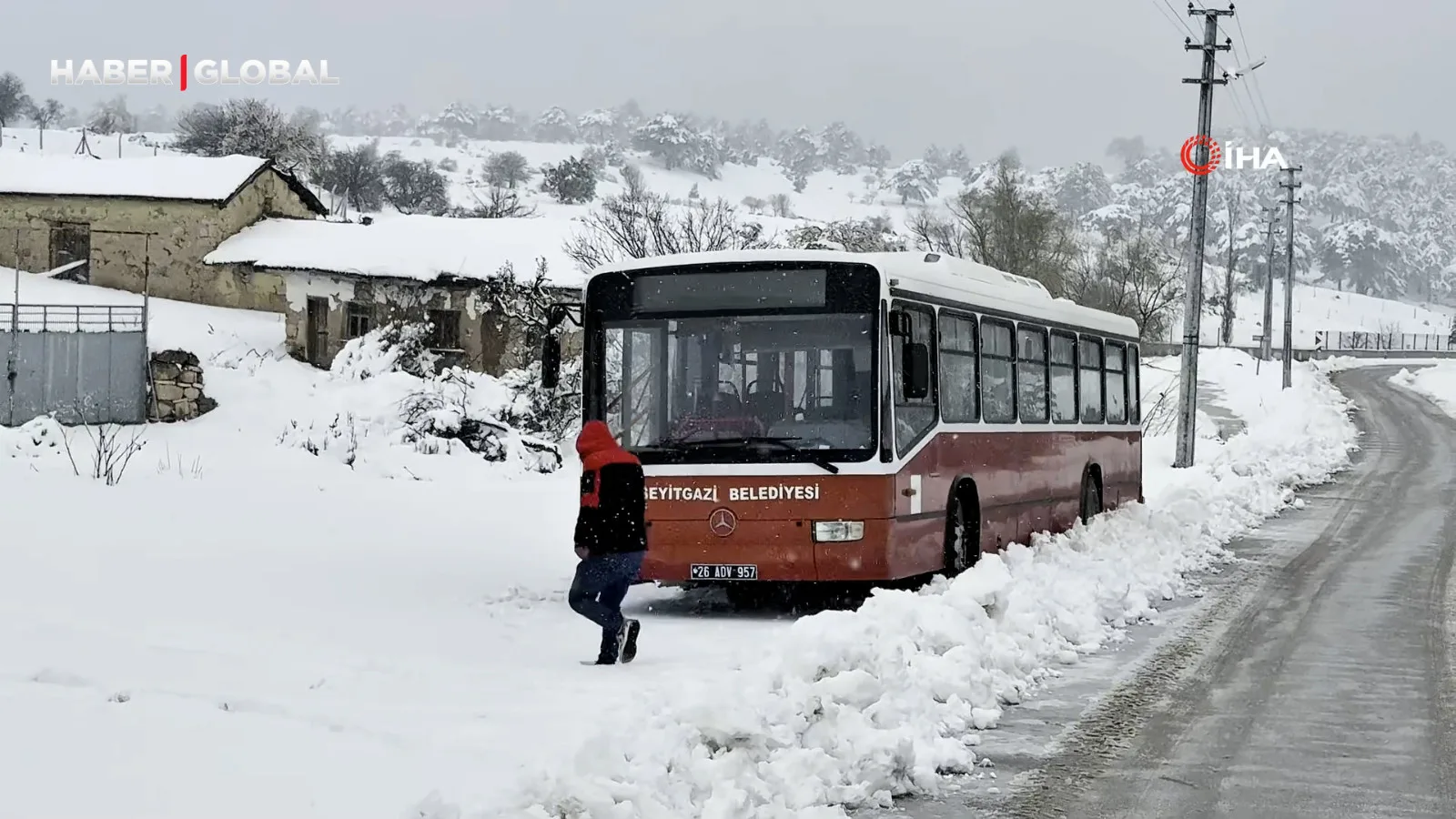 Eskişehir’de Kar Fırtınası Ulaşımı Engelledi!