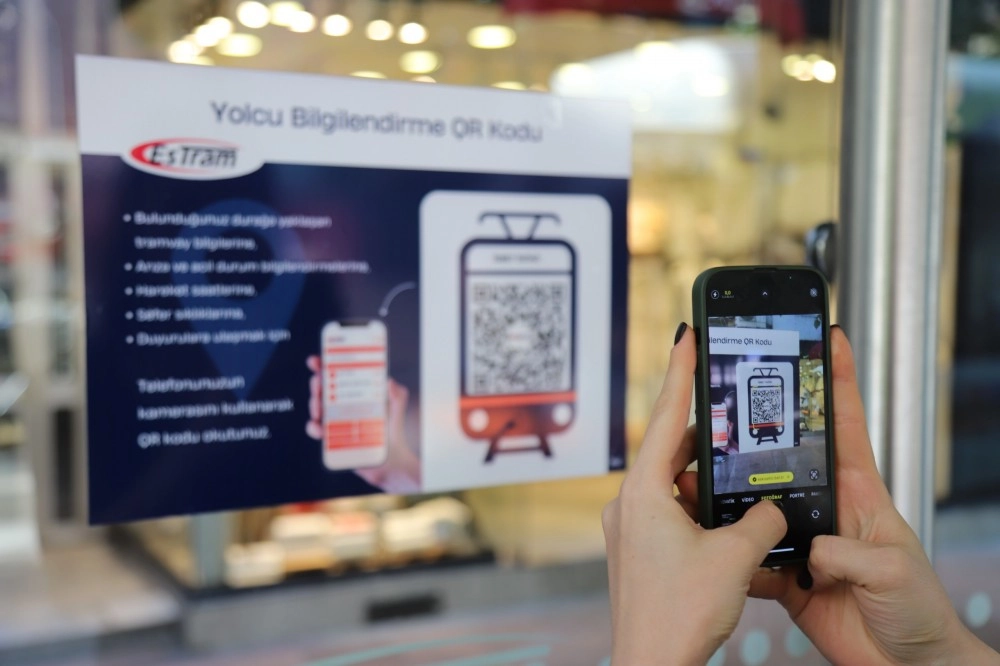 Eskişehir’de Tramvay Duraklarında QR Kod Dönemi!