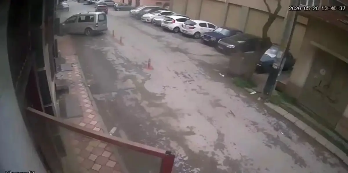Son sürat yayaların arasına daldı! Korkunç anlar kamerada 2