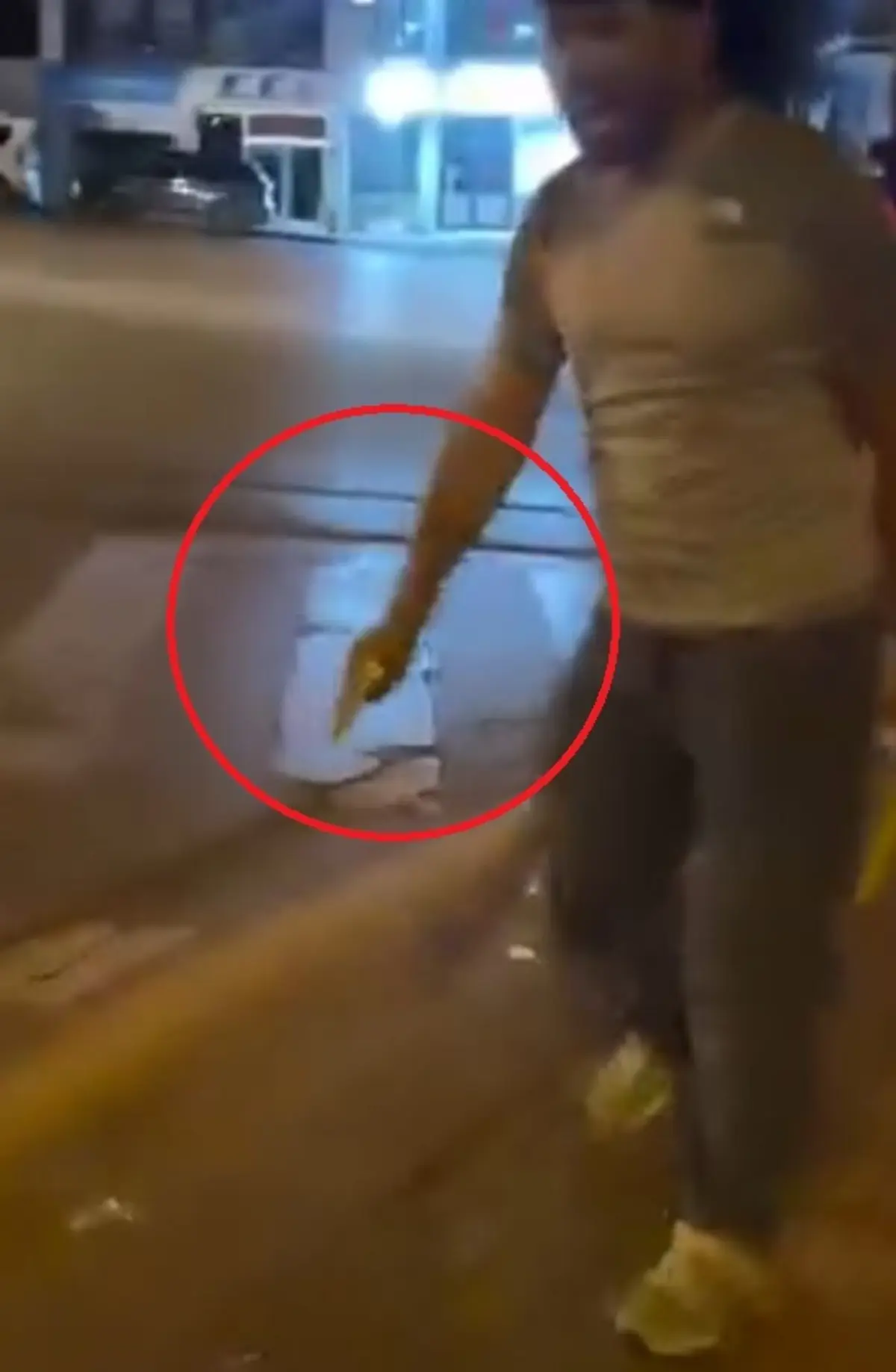 Silahını çekip tehditler savuran polis memuru görevden uzaklaştırıldı! 2