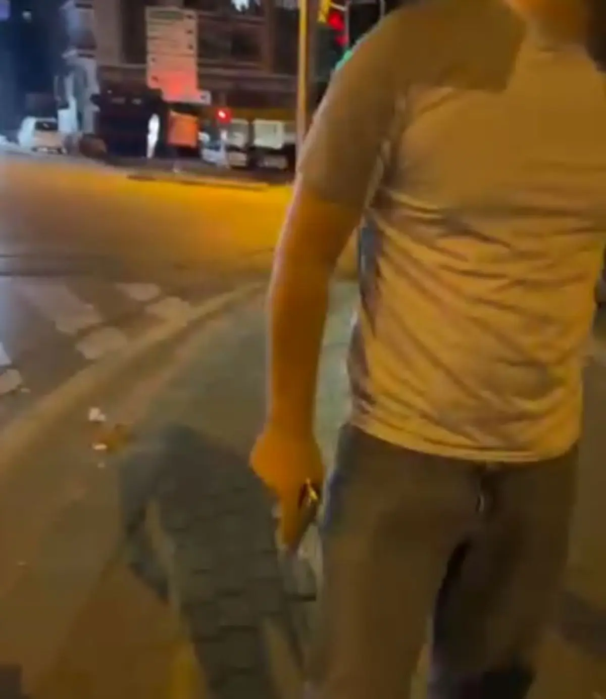 Silahını çekip tehditler savuran polis memuru görevden uzaklaştırıldı! 4