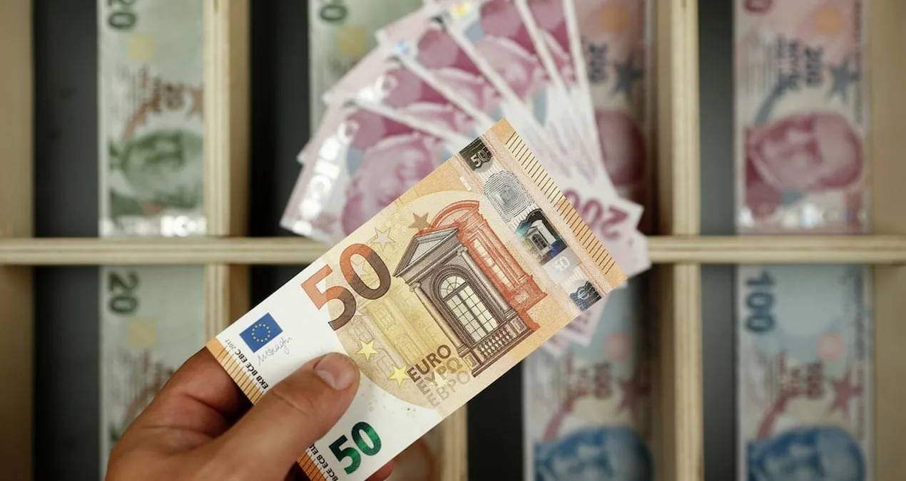Euro/TL Rekor Kırdı, Dolar/TL Yükselişte!