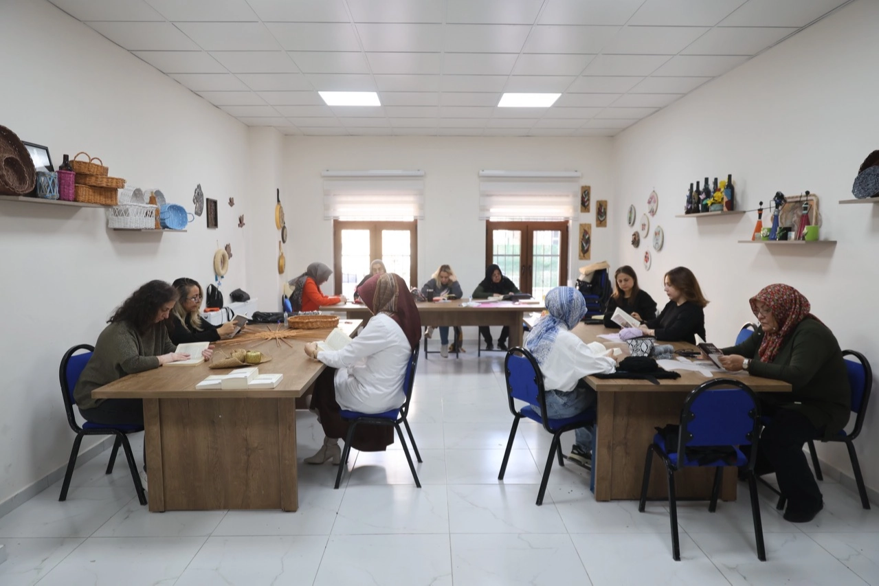 Ev Aksesuarları Kursunda Kitap Okuma Seferberliği