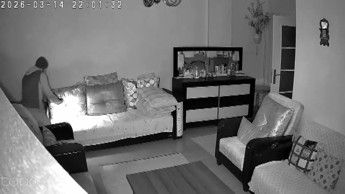 Kamerayı açınca evine giren hırsızı gördü, çık oradan diye bağırdı 2