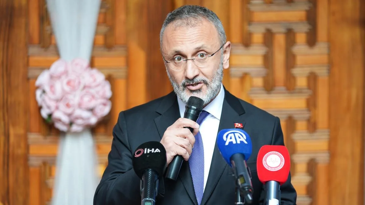 Eyüpsultan Belediye Başkanı Özmen Görevden Alındı