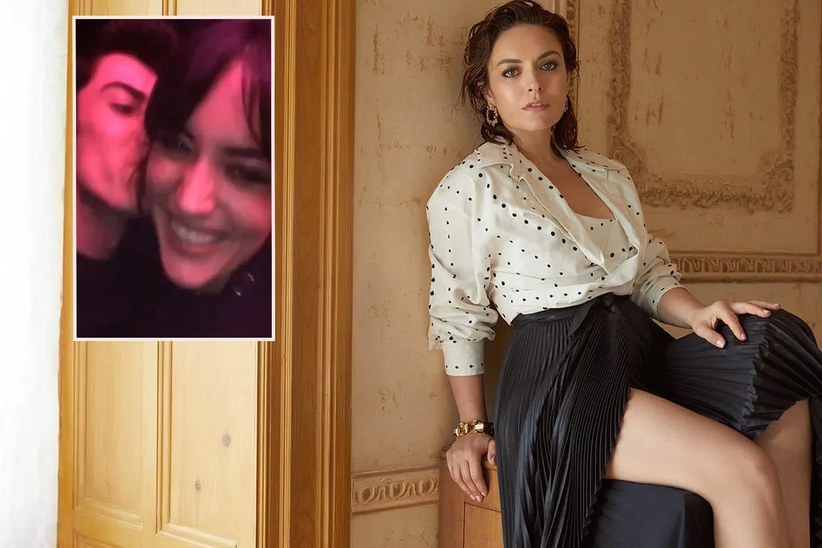 Ezgi Mola ve 20 Yaşındaki Genç Arasındaki Fark Dikkat Çekti