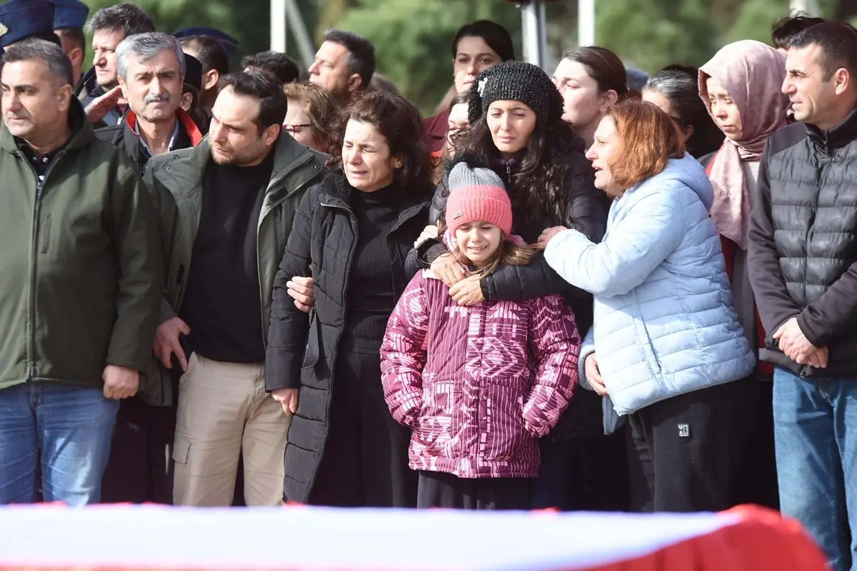 Şehit pilot İbrahim Bolat'a son görev! Kızı Nil'in gözyaşları hiç dinmedi 6