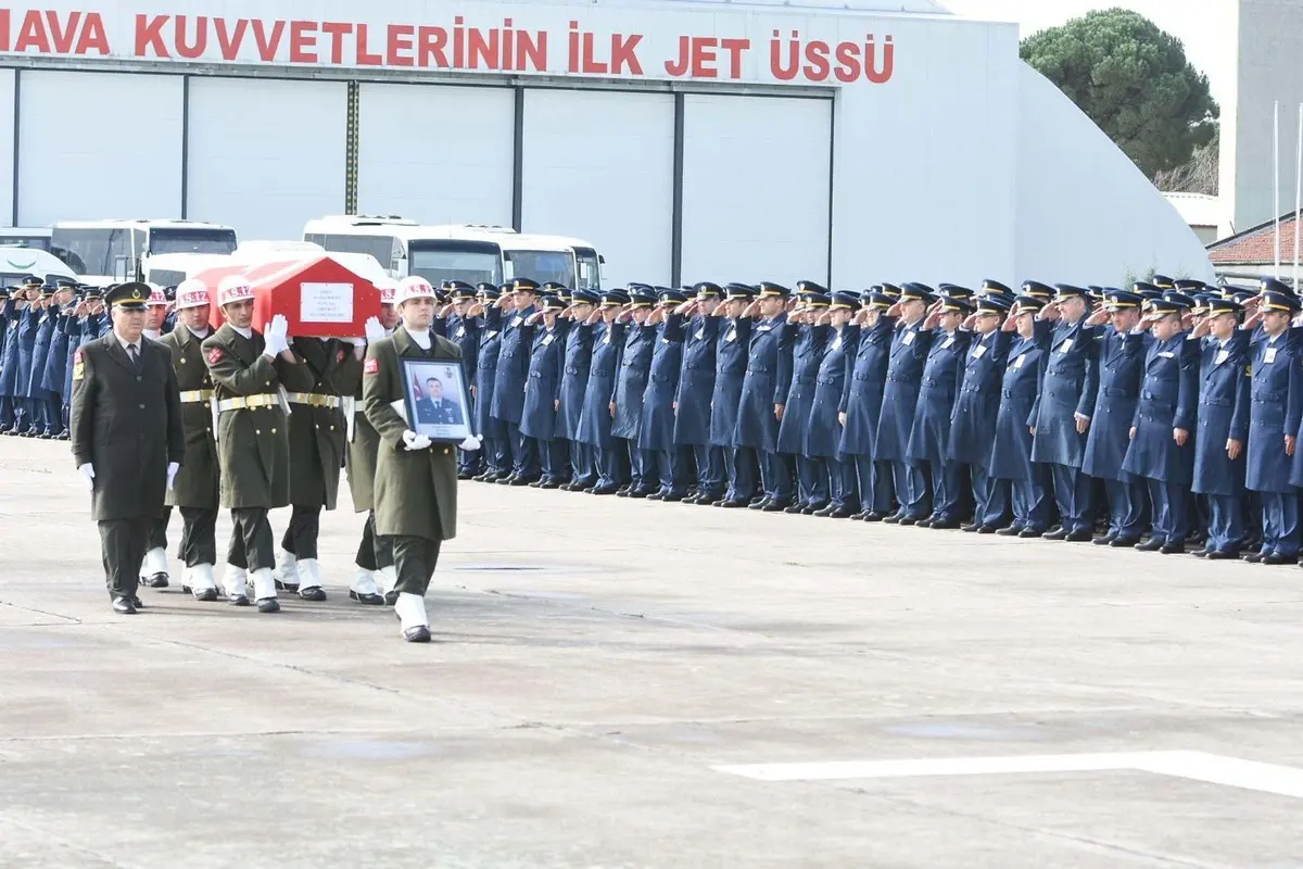 Şehit pilot İbrahim Bolat'a son görev! Kızı Nil'in gözyaşları hiç dinmedi 5