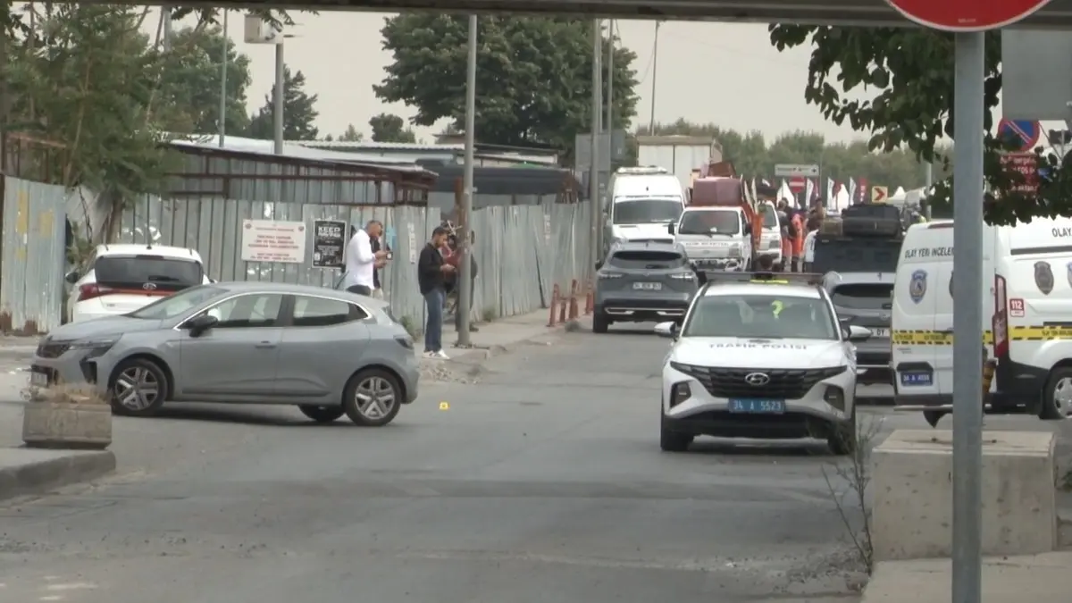 Yer: Fatih... Soru sorma bahanesiyle yaklaşıp bıçakla polise saldırdı! Korkunç anlar kamerada 8