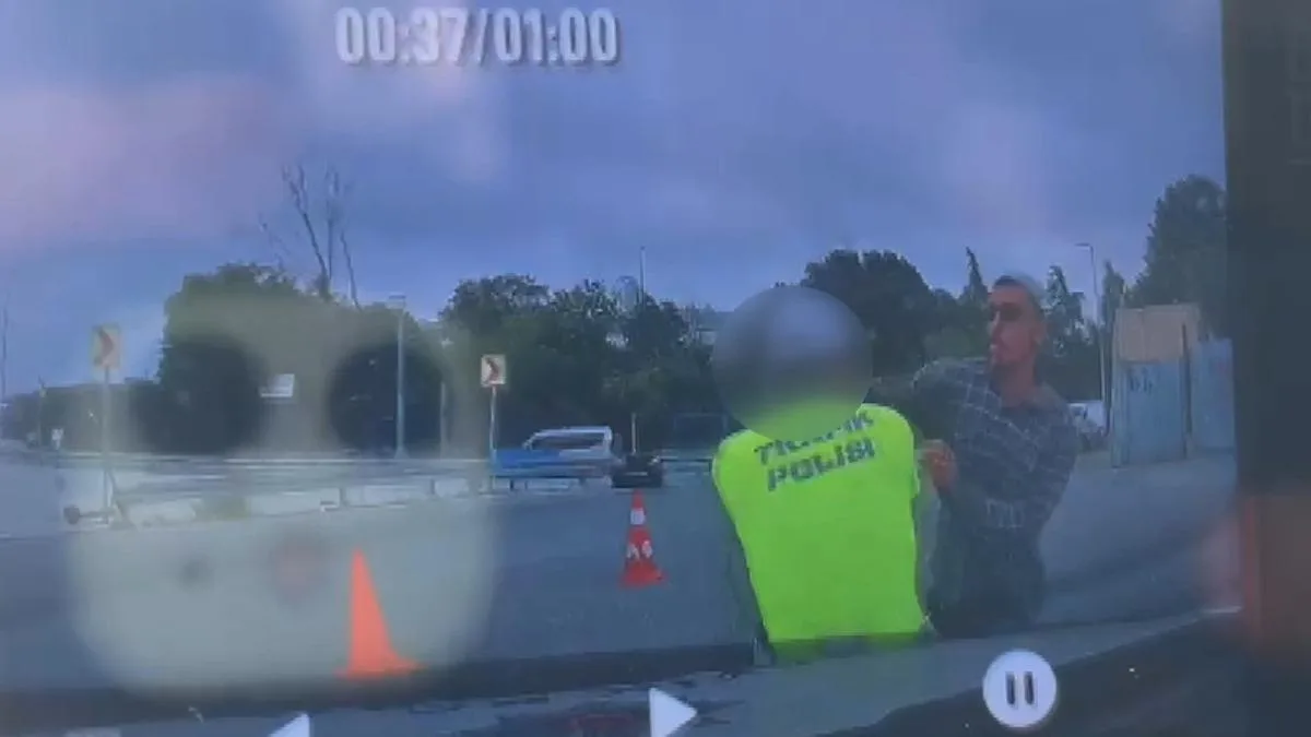 Fatih’te Polise Bıçaklı Saldırı! Korku Dolu Anlar