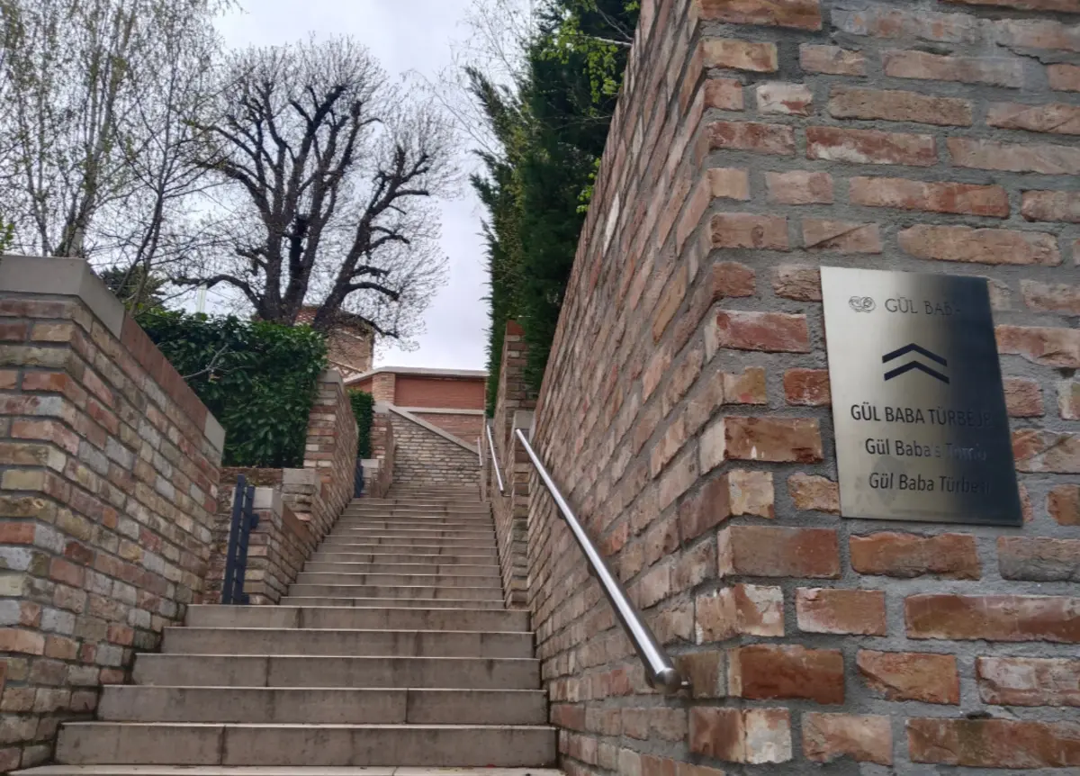 Bu kez de Fatma Betül Sayan Kaya nın Budapeşte gezisi gündemde: