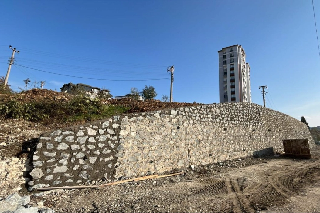 Fatsa’da Taş Duvar Çalışmasıyla Güvenli Yol