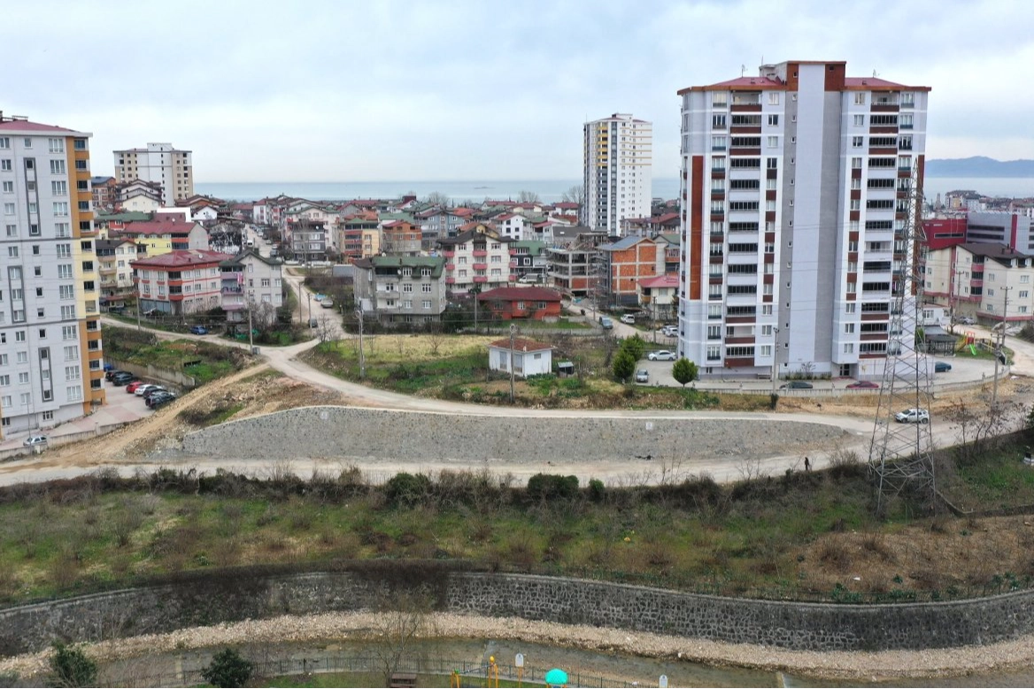 Fatsa’da Taş Duvarla Yol Güvenliği Artırıldı
