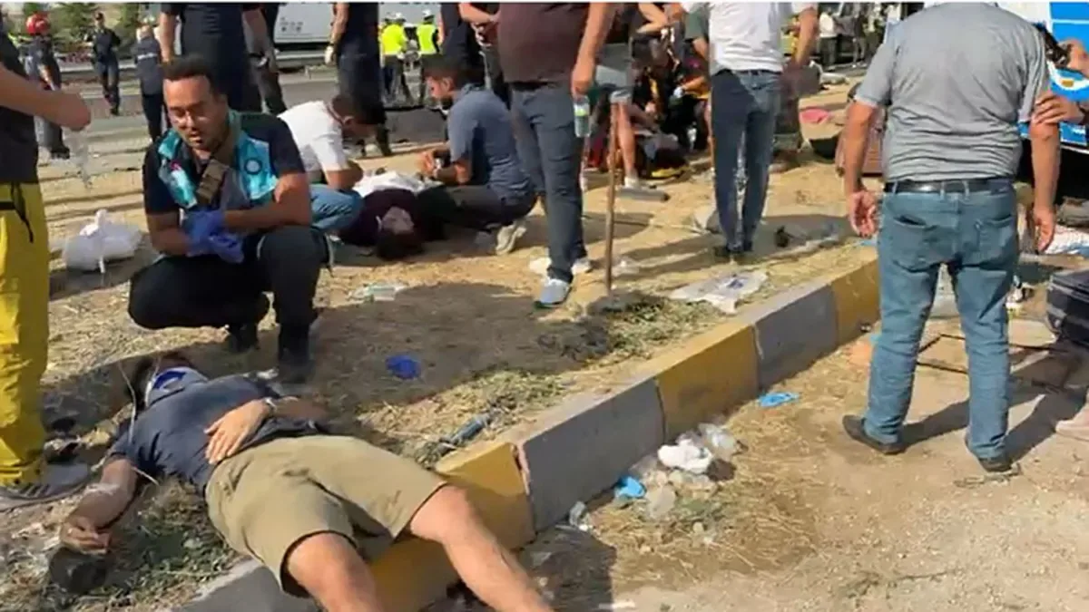 Feci Kaza: 2 Ölü, 25 Yaralı Ankara-Eskişehir Yolunda