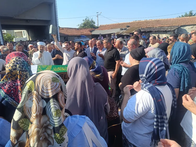 Feci Kazada Hayatını Kaybeden Çift Gözyaşlarıyla Uğurlandı