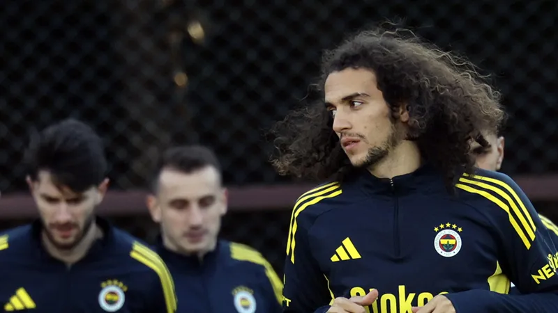 Fenerbahçe’de Kart Sınırındaki 6 Oyuncu Endişelendiriyor!