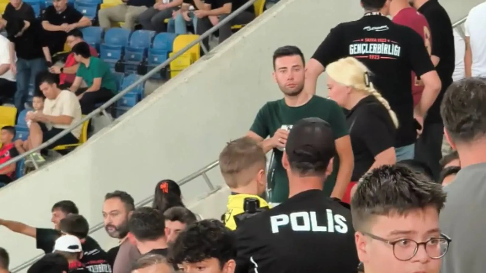 Fenerbahçe Formalı Çocuğa Soruşturma Başlatıldı