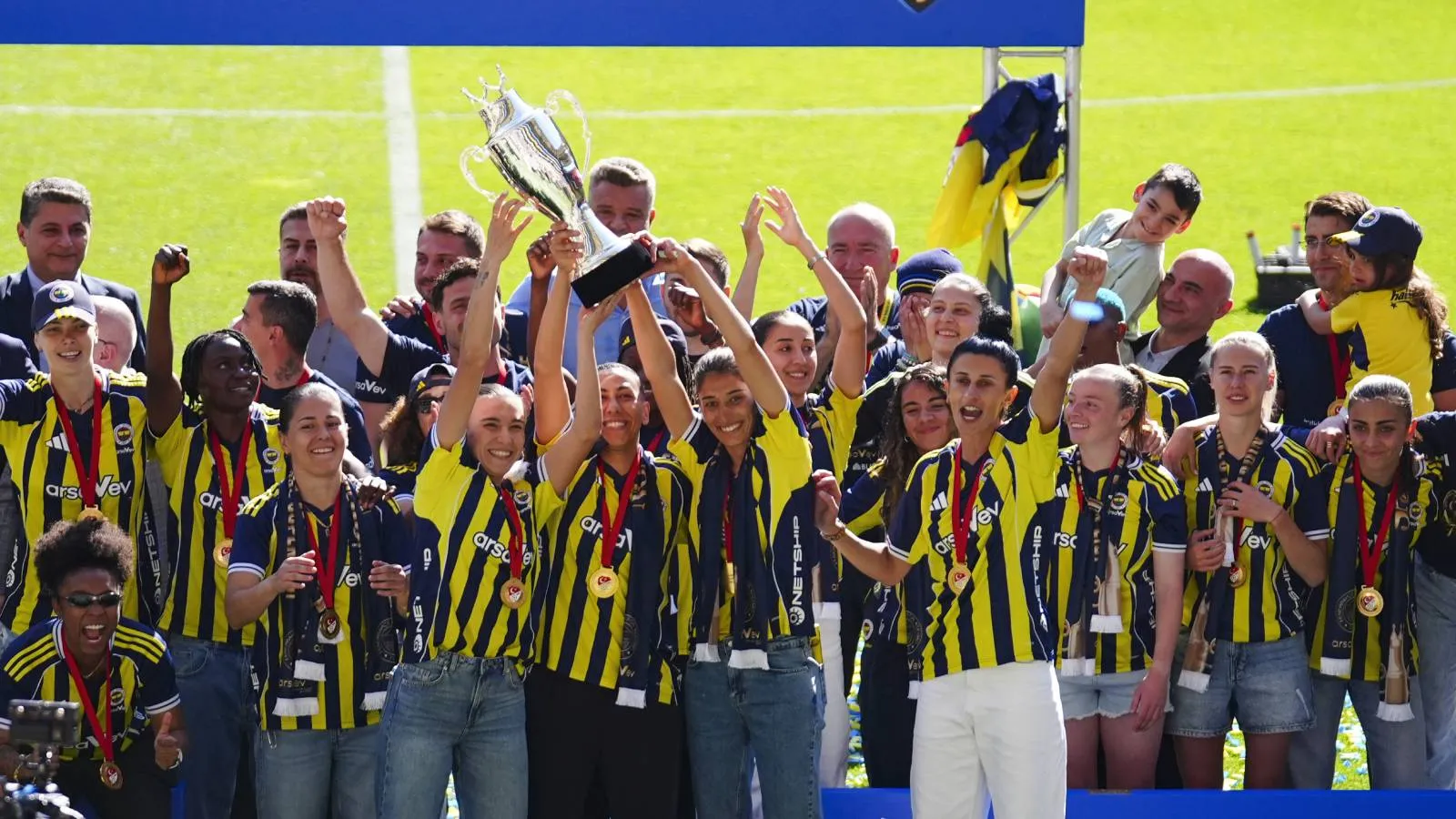 Fenerbahçe Kadın Futbol’da Tarihi Şampiyonluk!