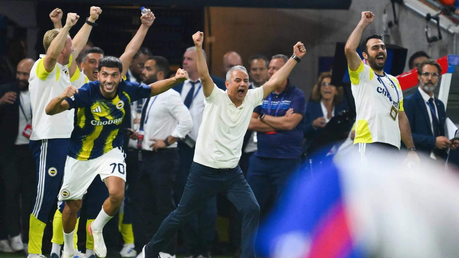 Fenerbahçe, Lyon’u Geçip Şampiyonlar Ligi’nde!