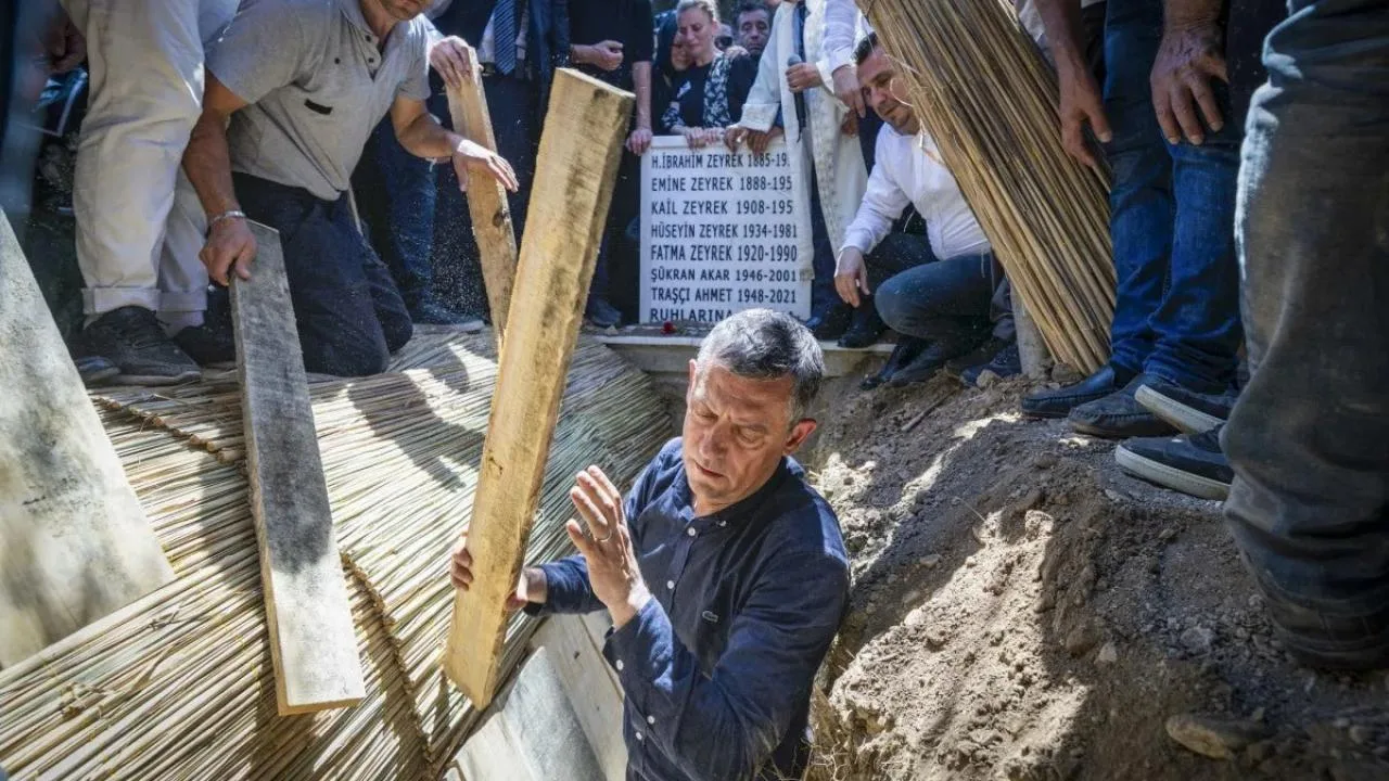 Ferdi Zeyrek Son Yolculuğuna Uğurlandı