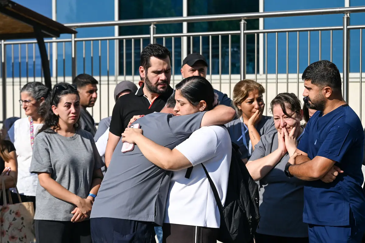 Kahreden görüntüler! Feribot faciasında hayatını kaybedenler gözyaşlarıyla defnedildi: Tek can yeleğini kızına giydirmiş... 4