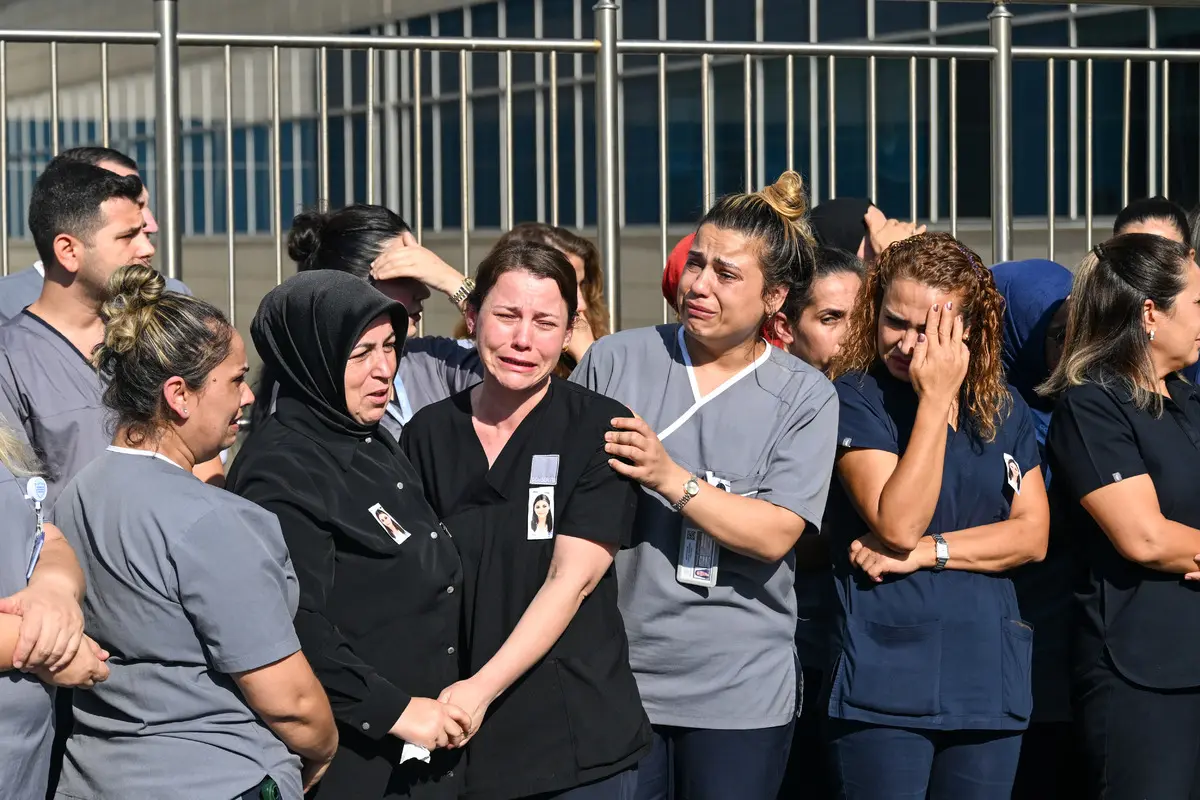 Kahreden görüntüler! Feribot faciasında hayatını kaybedenler gözyaşlarıyla defnedildi: Tek can yeleğini kızına giydirmiş... 5