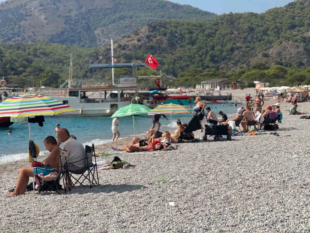 Fethiye’de Eylül sonu deniz suyu 28 derece ile tatilciler dolup taşıyor