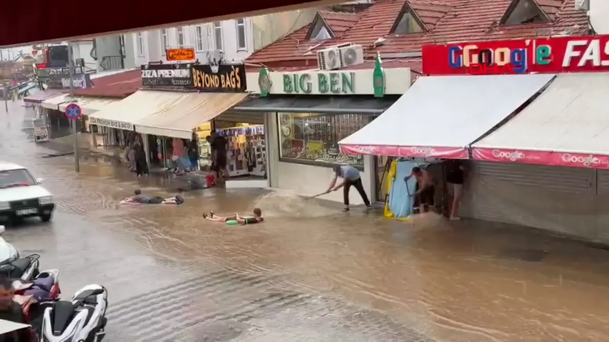 Sel sularında rafting eğlencesi! Görüntüler Fethiye den 3