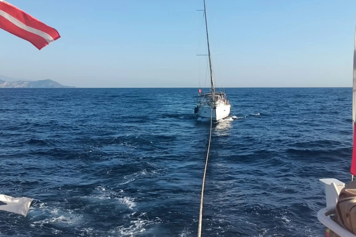 Fethiye’de Sürüklenen Tekneye Kurtarma Operasyonu!