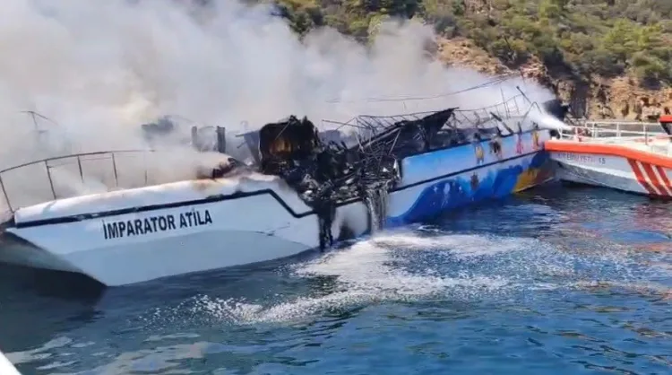 Fethiye’de Tekne Yangını: 11 Kişi Hastaneye Sevk edildi