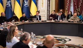 Rutte’den Rus gençlerine: "Ukrayna'da ölüme terk edileceksiniz"