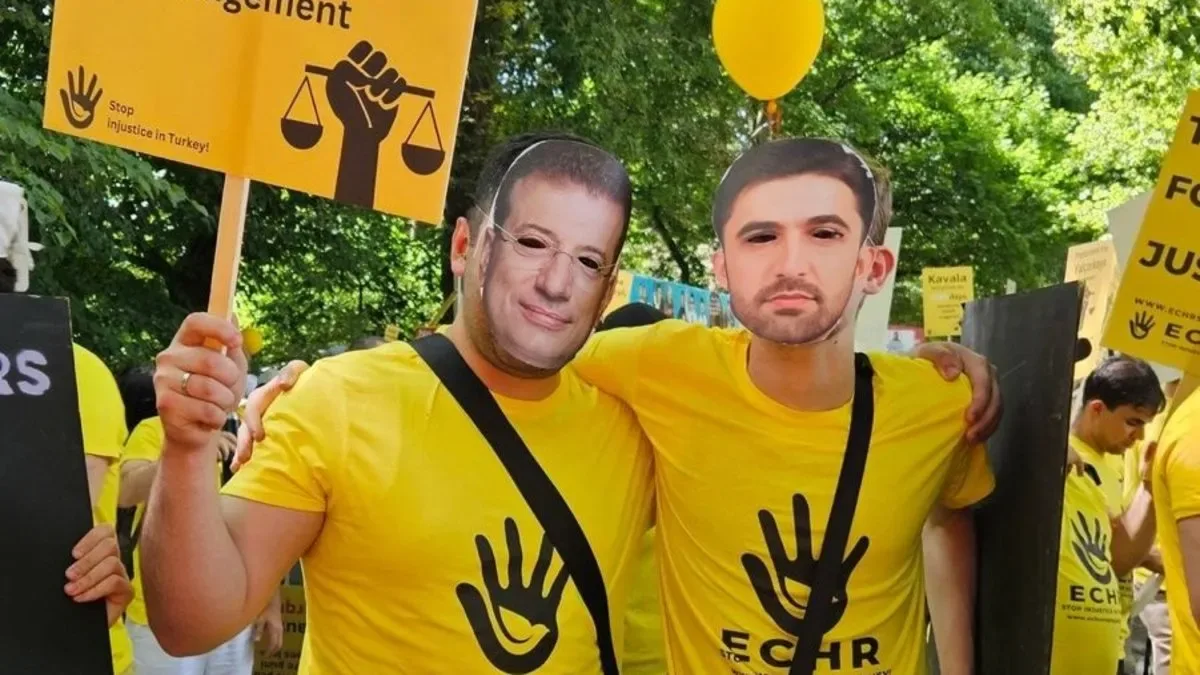 FETÖ’cüler İmamoğlu Maskesiyle Sözde Eylemde!