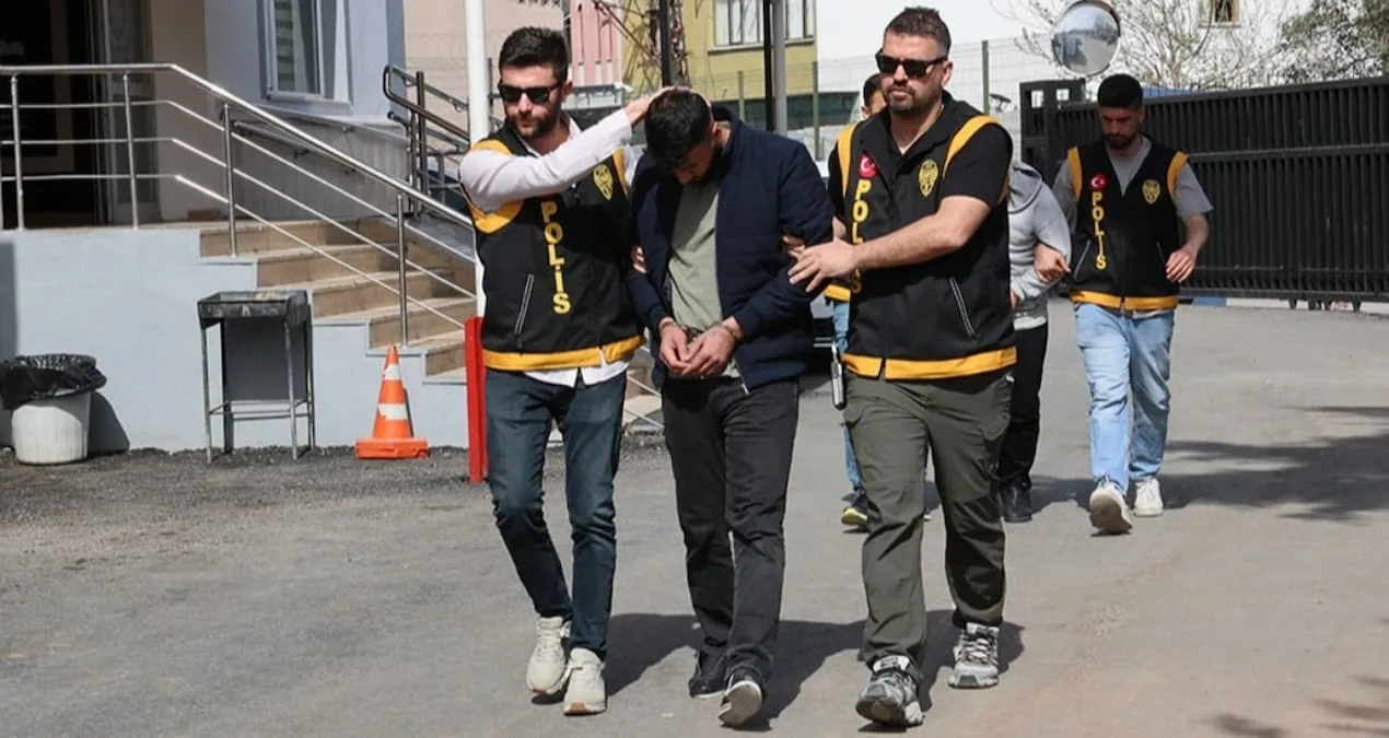 FETÖ Operasyonunda 10 Gözaltı, 3 Firari