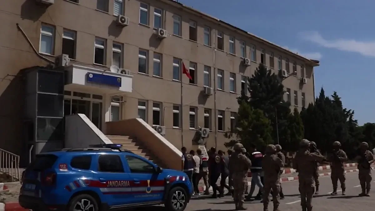 FETÖ Operasyonunda 33 İlde 43 Tutuklama!