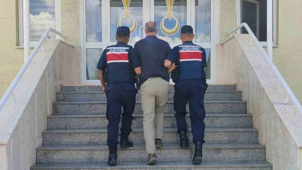 FETÖ ve hırsızlık suçundan iki kişi yakalandı!