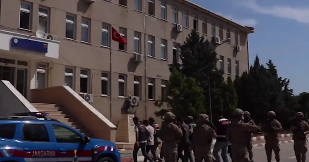 FETÖ’ye 33 ilde dev operasyon: 43 tutuklama!