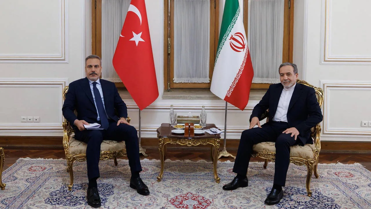 Fidan, İranlı Mevkidaşı Arakçi ile Görüştü!