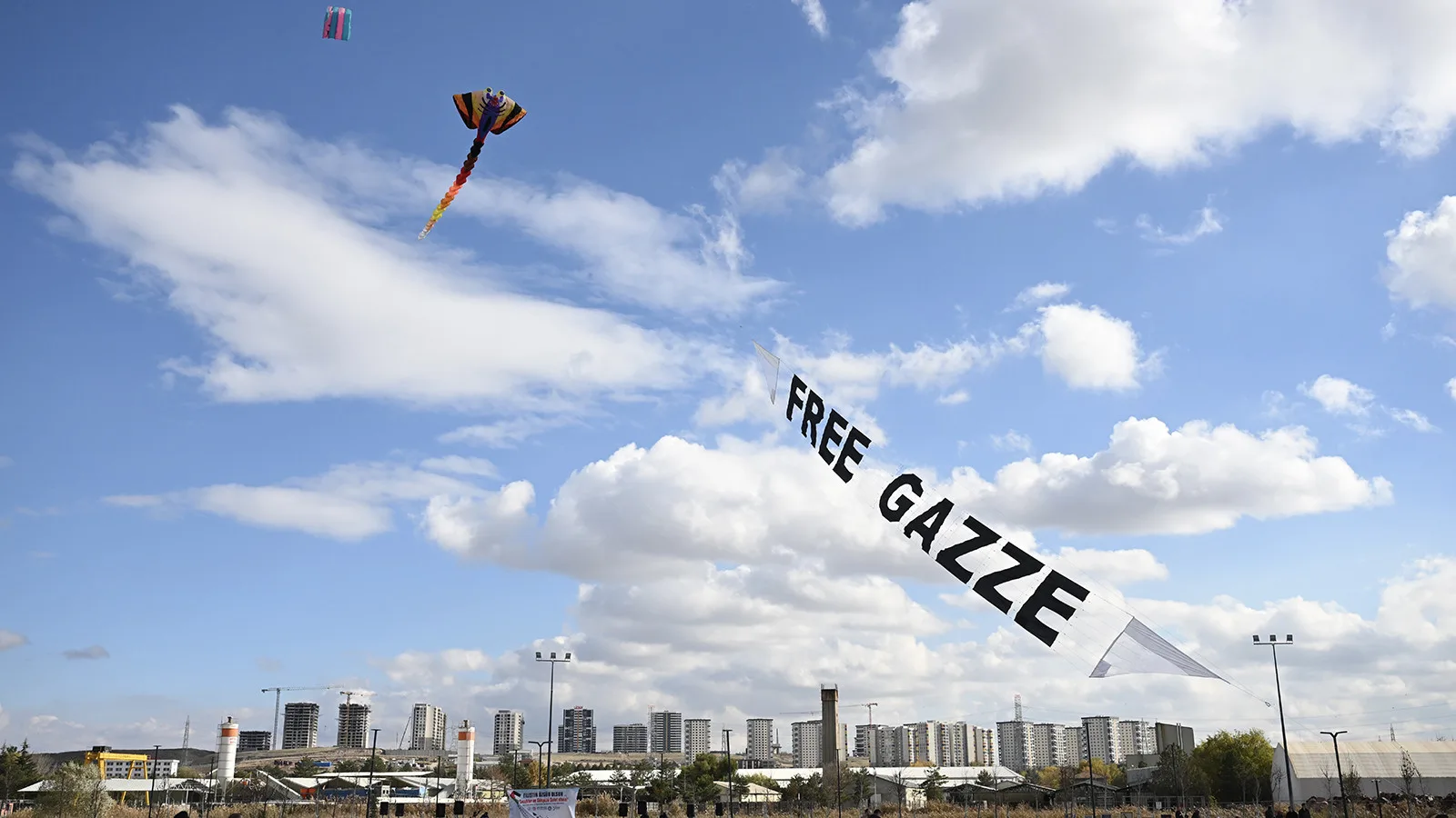 Filistinli Çocuklardan Gökyüzüne Özgürlük Mesajı