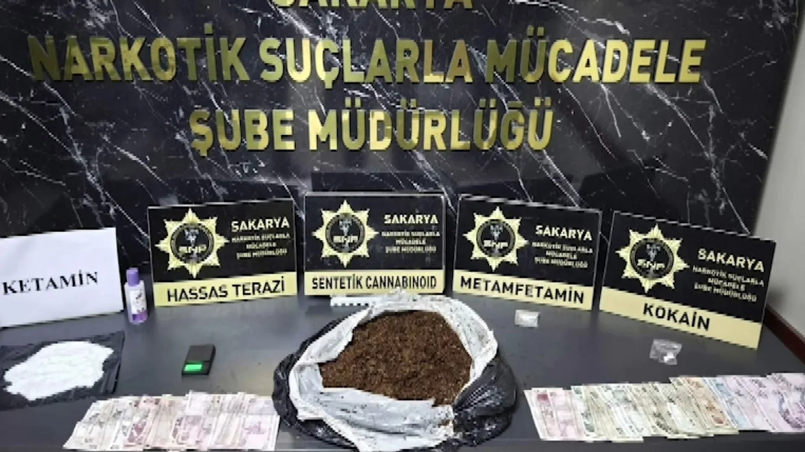 Film Gibi Uyuşturucu Baskını: 3 Şüpheli Yakalandı