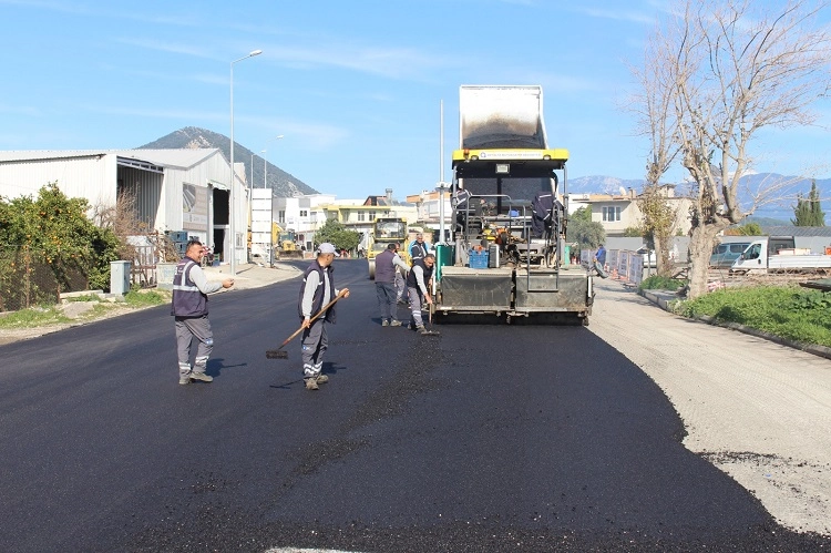 Finike’de Asfalt Çalışmaları Başladı: 24 Milyon!